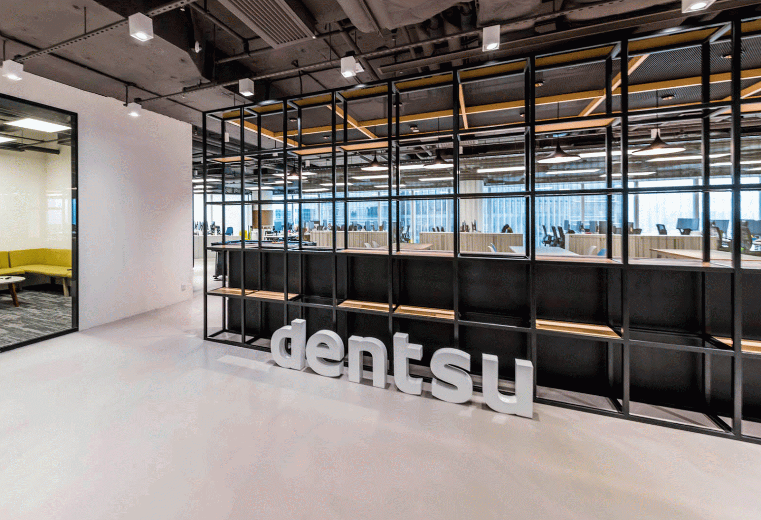 Bảng hiệu công ty quảng cáo Dentsu