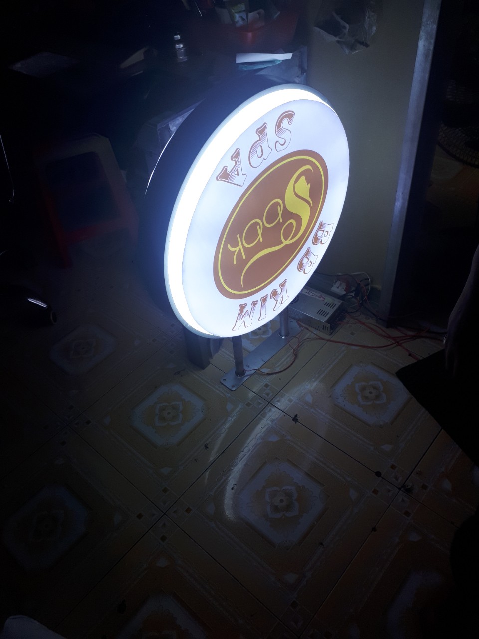 Hộp đèn LED tròn gắn bóng đèn LED