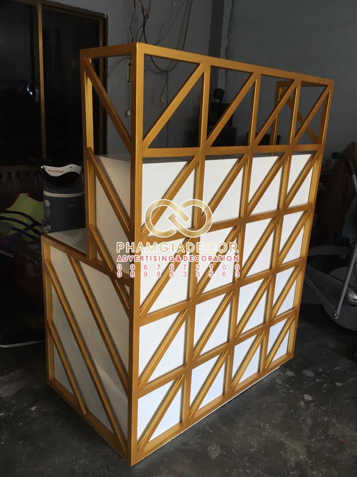 Sản xuất kệ tủ tính tiền quầy reception
